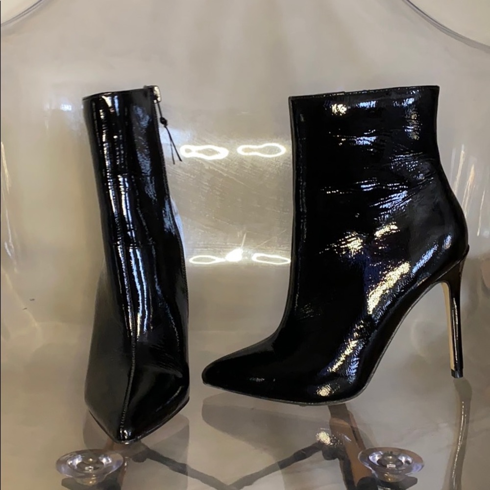 Paten leather black booties